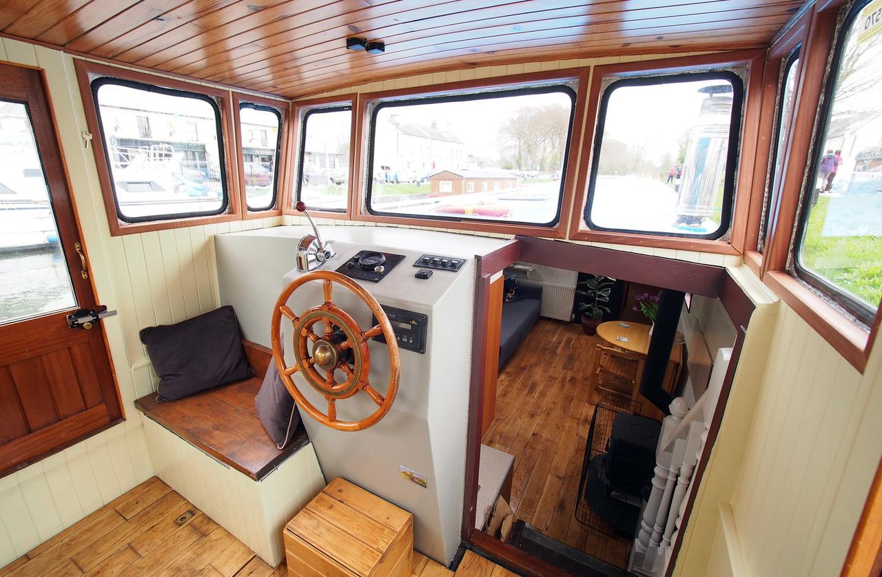 Hotel Roisin Dubh Houseboat Sallins Exterior foto