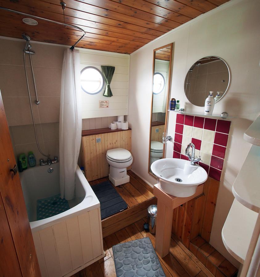 Hotel Roisin Dubh Houseboat Sallins Exterior foto